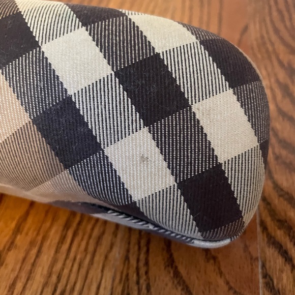 🕶️Authentic Burberry Purple Sunglasses Comes with case and cleaning cloth. 🕶️ - Picture 2 of 11